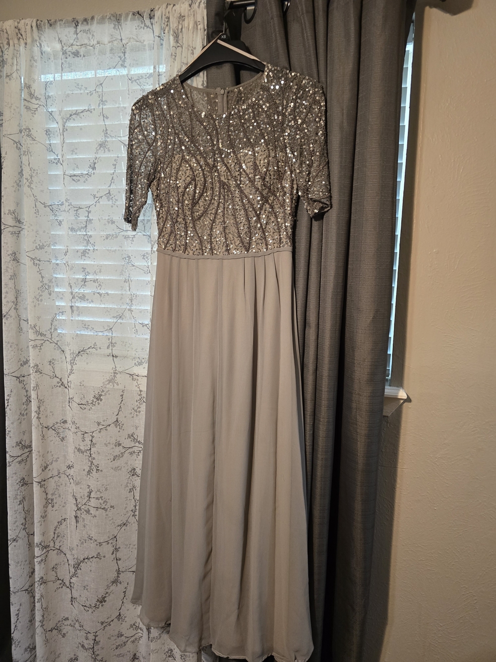 Adrianna Papell Elegant Silver Sequin Bodice Gray Chiffon Evening Dress